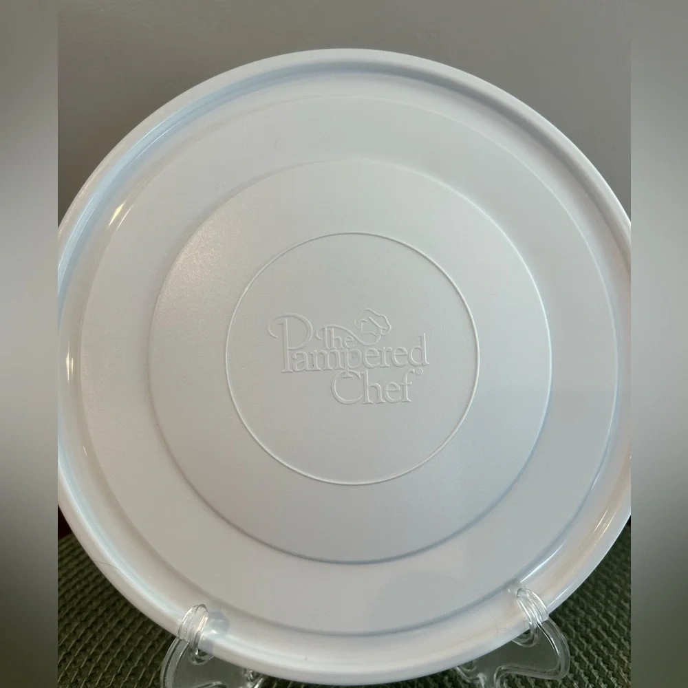 The Pampered Chef white, mixing bowl lid replacement 8 1/2